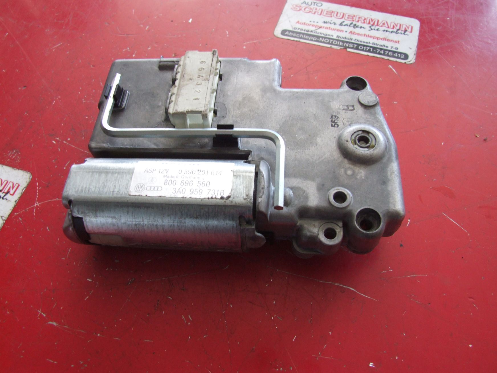 Schiebedachmotor aus VW Golf 3 Bosch 0390201650 / 3A0959731B (gebraucht)