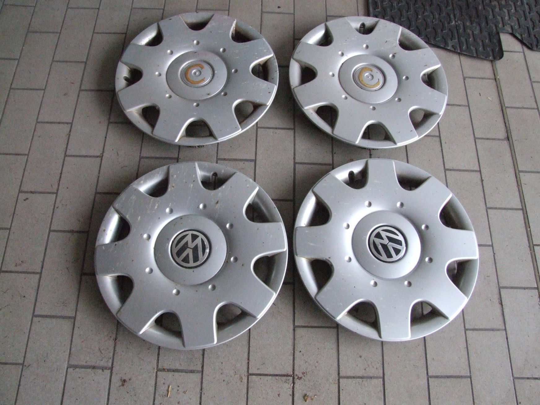 Radkappe aus VW Touran VAG / 1T0601147C (gebraucht)