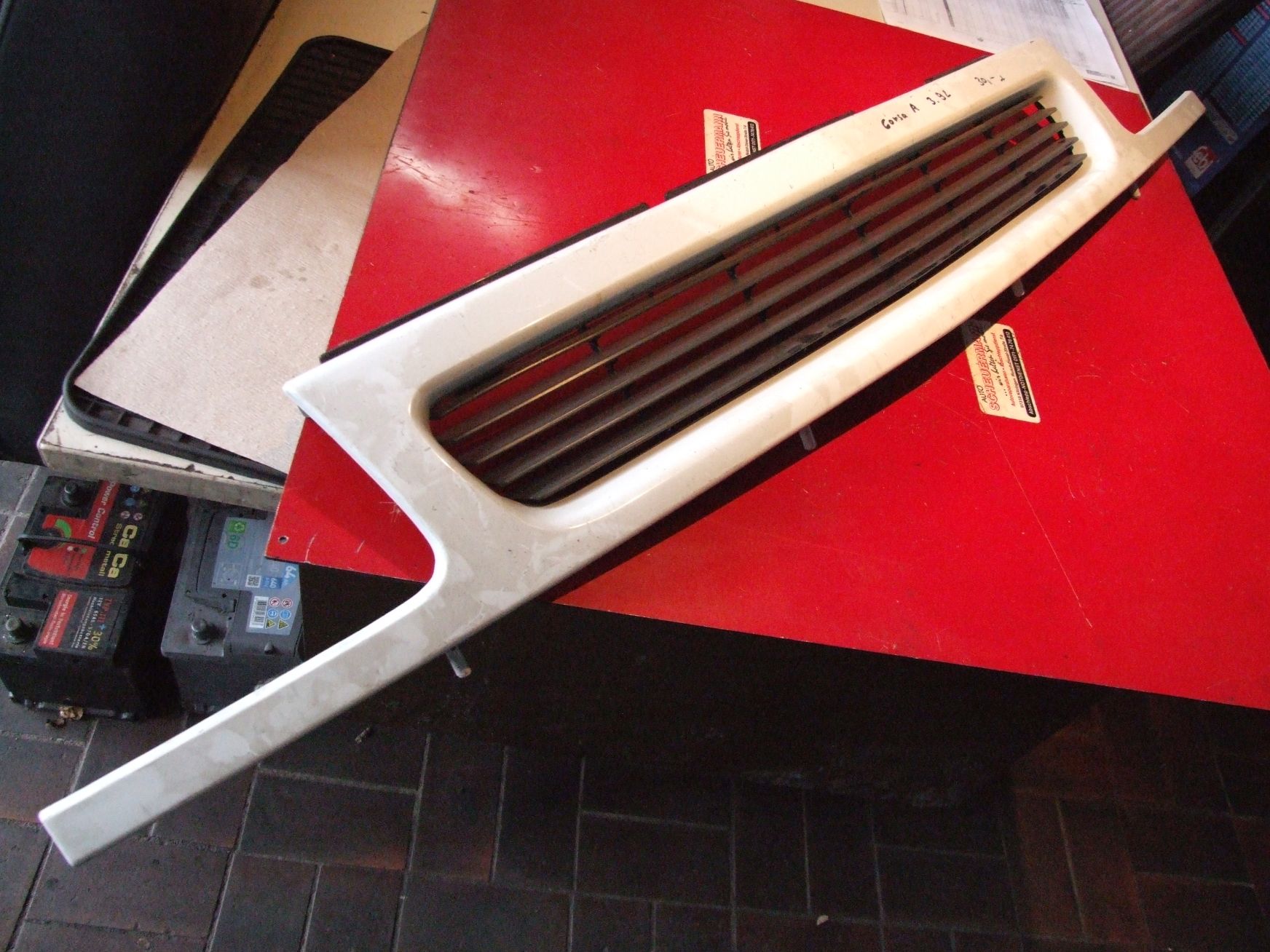 Kühlergrill aus Opel Corsa A CC GM / 90321426 (gebraucht)