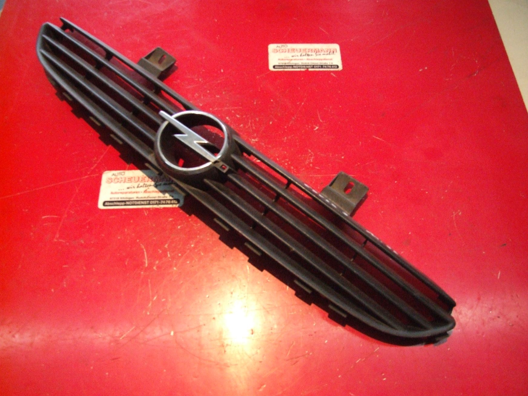 Kühlergrill aus Opel Corsa B GM / 90534584 (gebraucht)