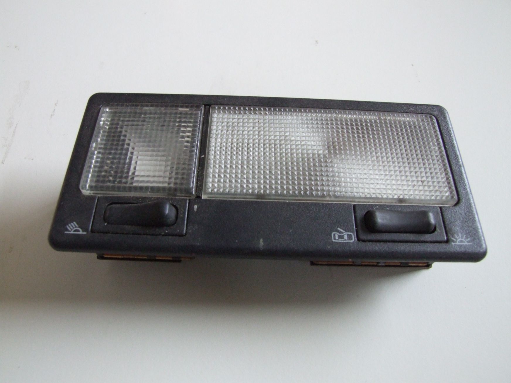 Innenleuchte aus VW Passat Typ 35 Hella / 357947911C (gebraucht)