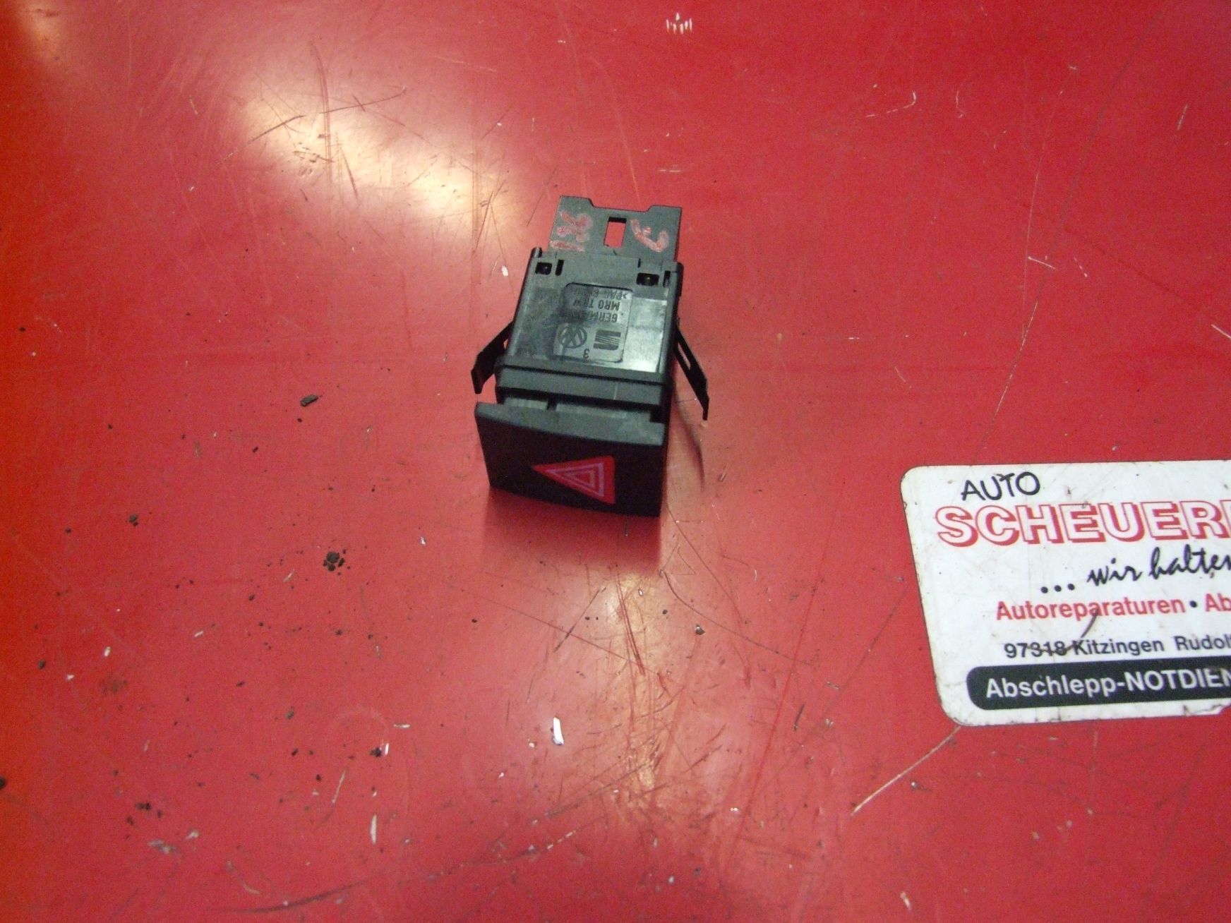 Schalter Warnblinker aus VW Polo 9N VAG / 6Q0953235A (gebraucht)