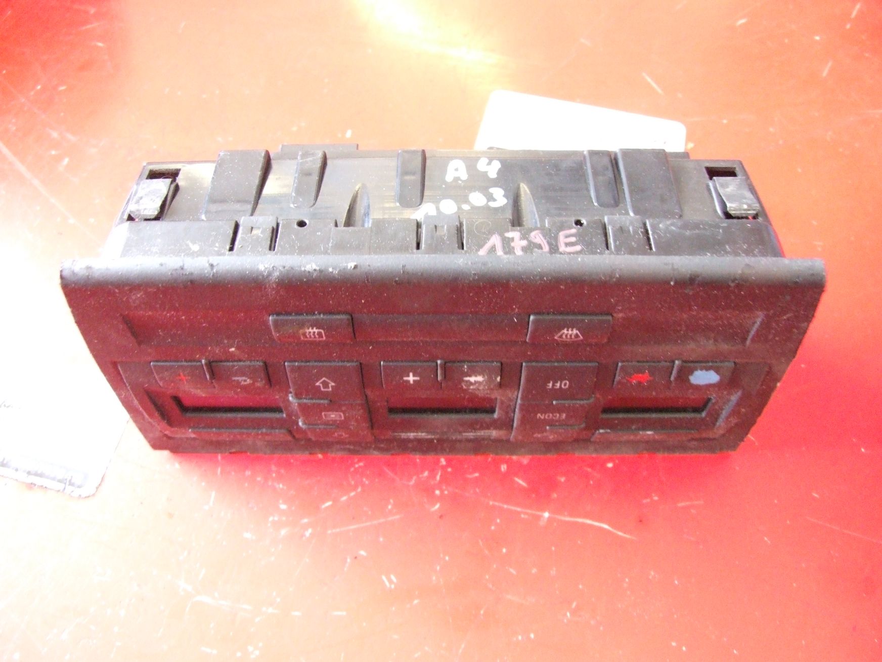 Klimabedienteil aus Audi A4 Avant VDO / 8E0820043AC (gebraucht)