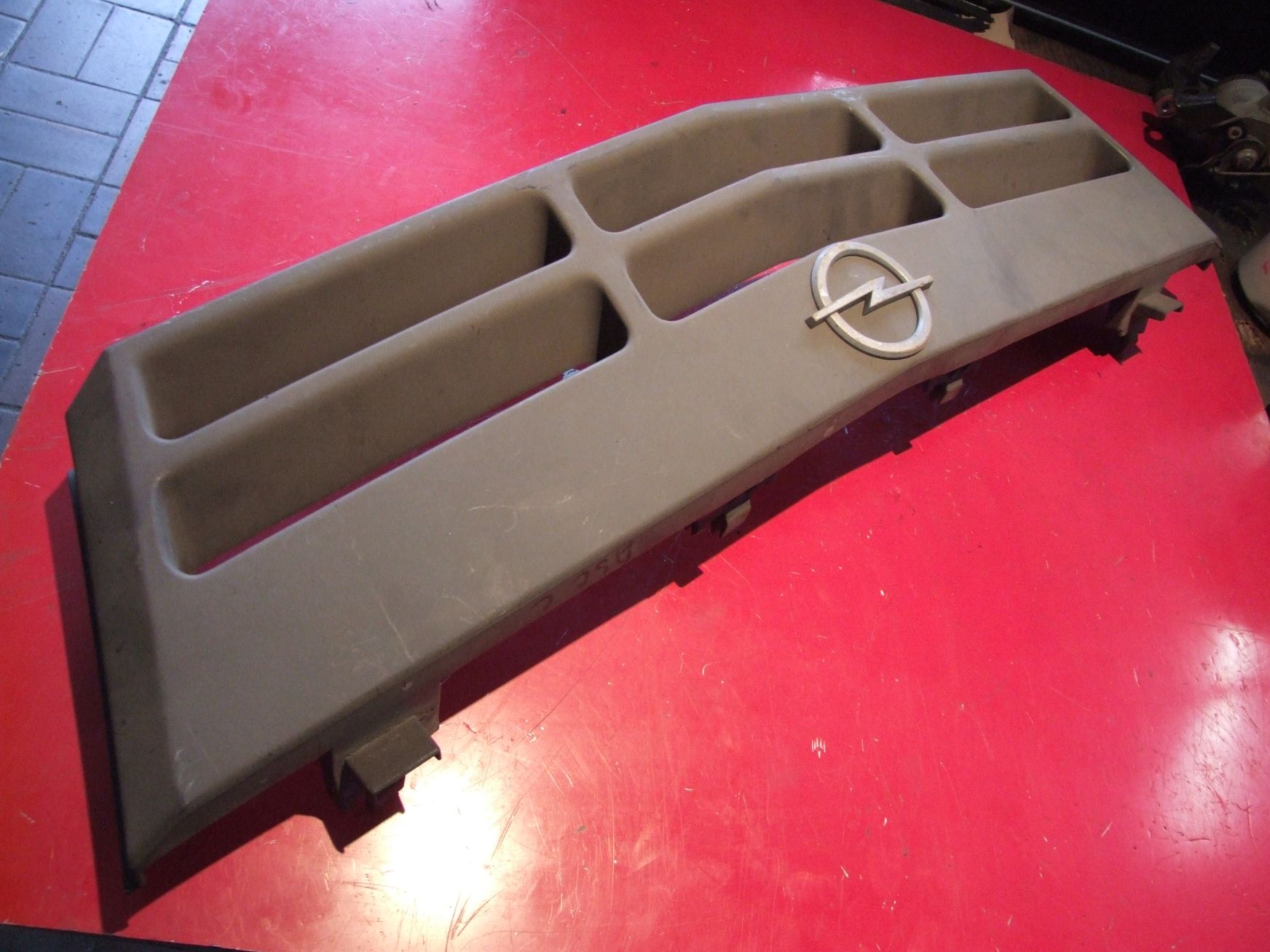 Kühlergrill aus Opel Ascona C GM / 90195294 (gebraucht)
