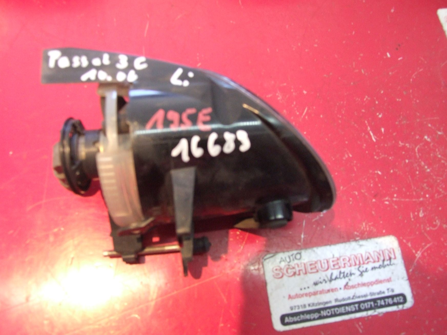 Nebelscheinwerfer aus VW Passat Variant 3C5 Hella / 3C0941699B (gebraucht)