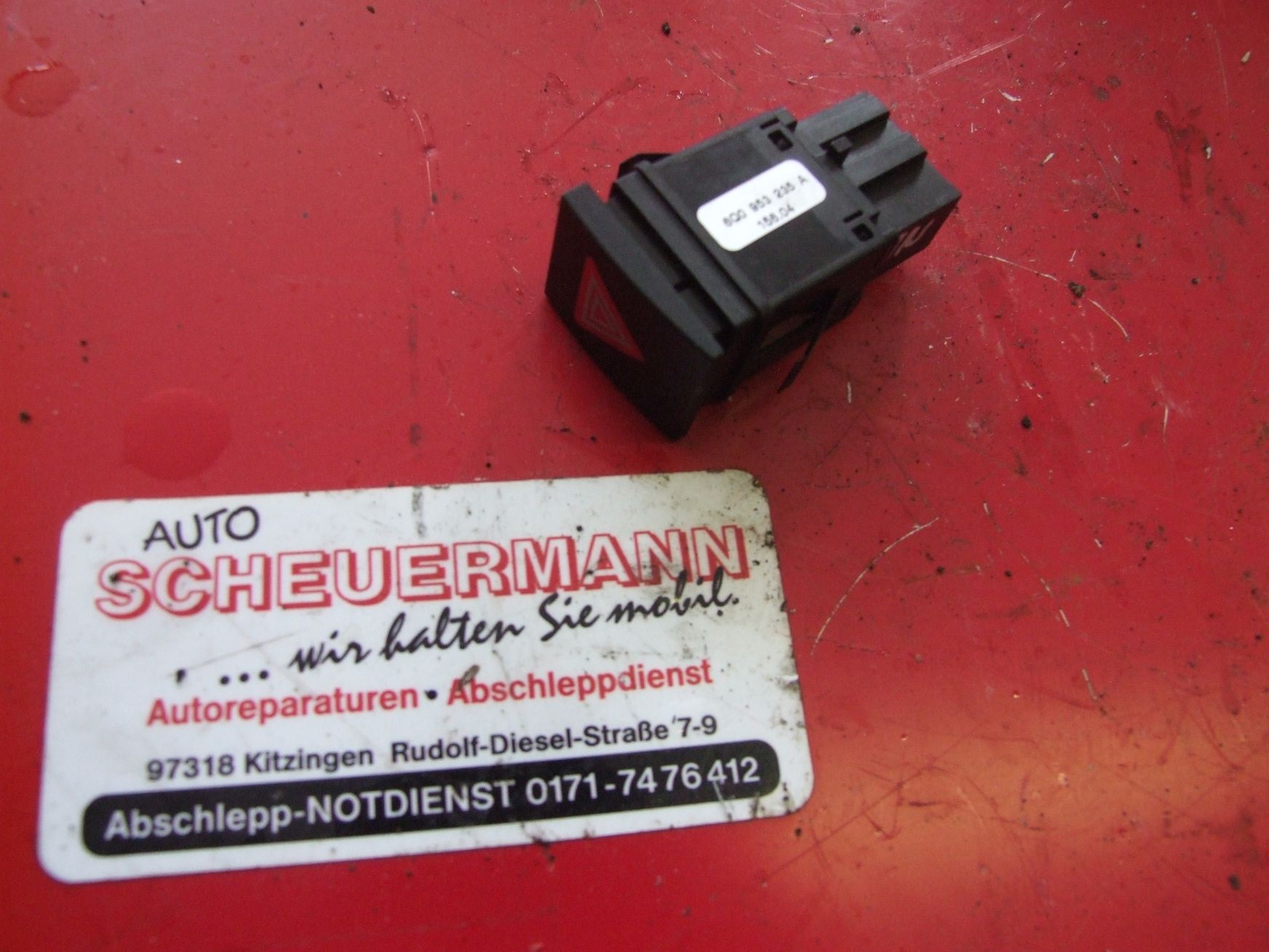 Schalter Warnblinker aus VW Polo 9N VAG / 6Q0953235 (gebraucht)