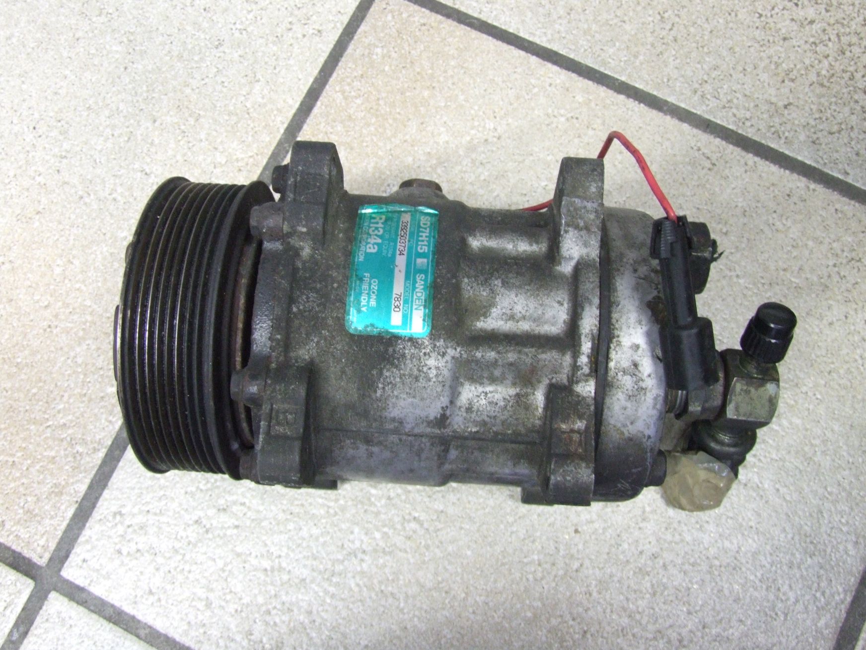 Klimakompressor aus VW Golf 3 Sanden 8FK351134941 / 1H0820803J (gebraucht)