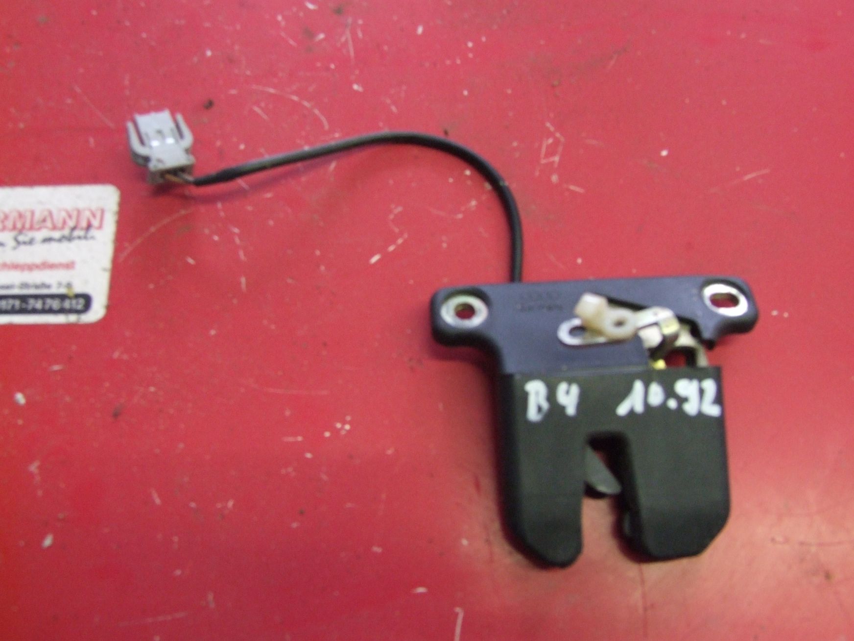Kofferraumschloß aus Audi Audi 80 B4 VAG / 8A5827505B (gebraucht)