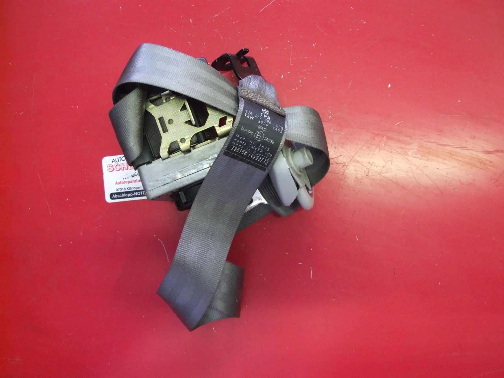Sicherheitsgurt aus VW Golf 4 TRW / 1J4857706J (gebraucht)