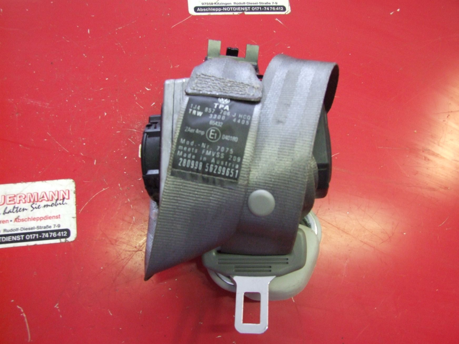 Sicherheitsgurt aus VW Golf 4 Kombi TRW / 1J9857805D (gebraucht)