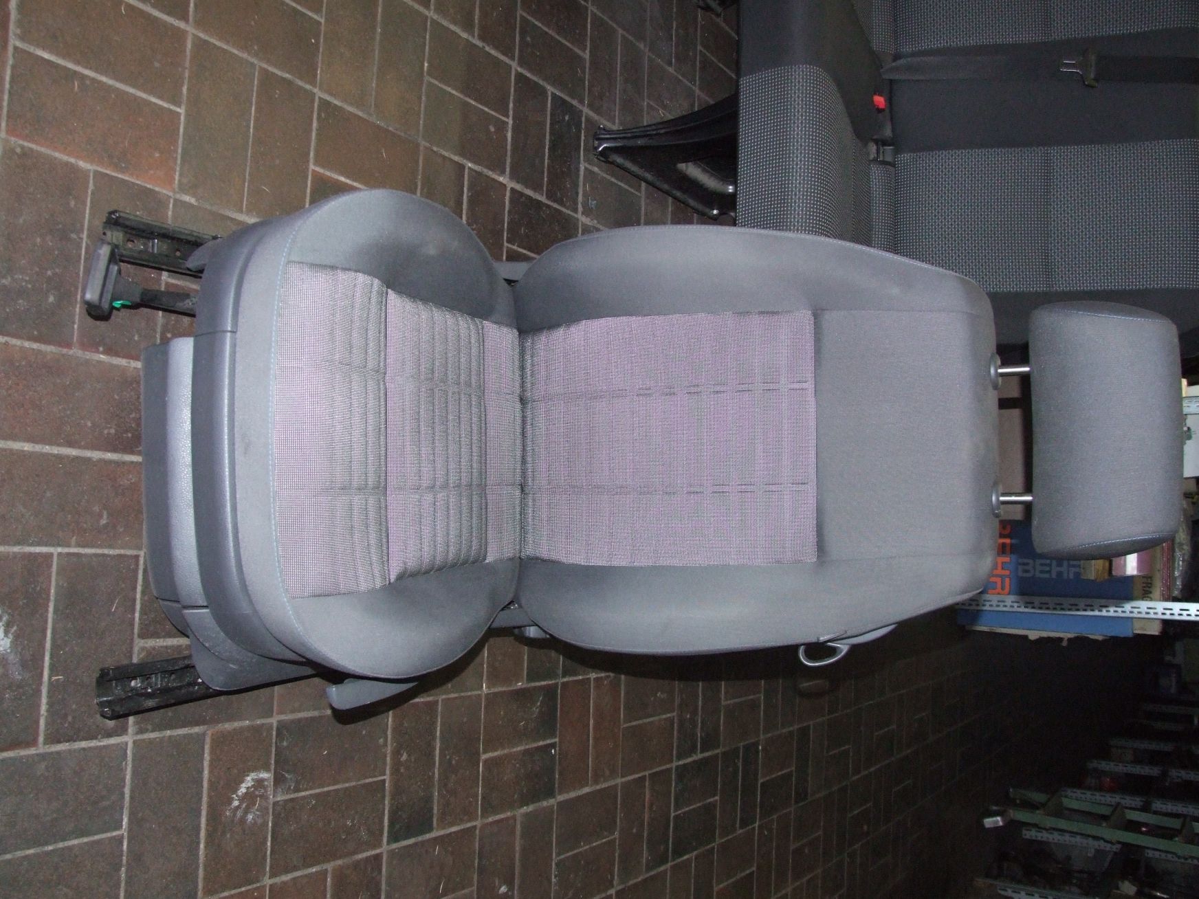 Sitz aus VW Polo 9N VAG / 6Q3881105 (gebraucht)