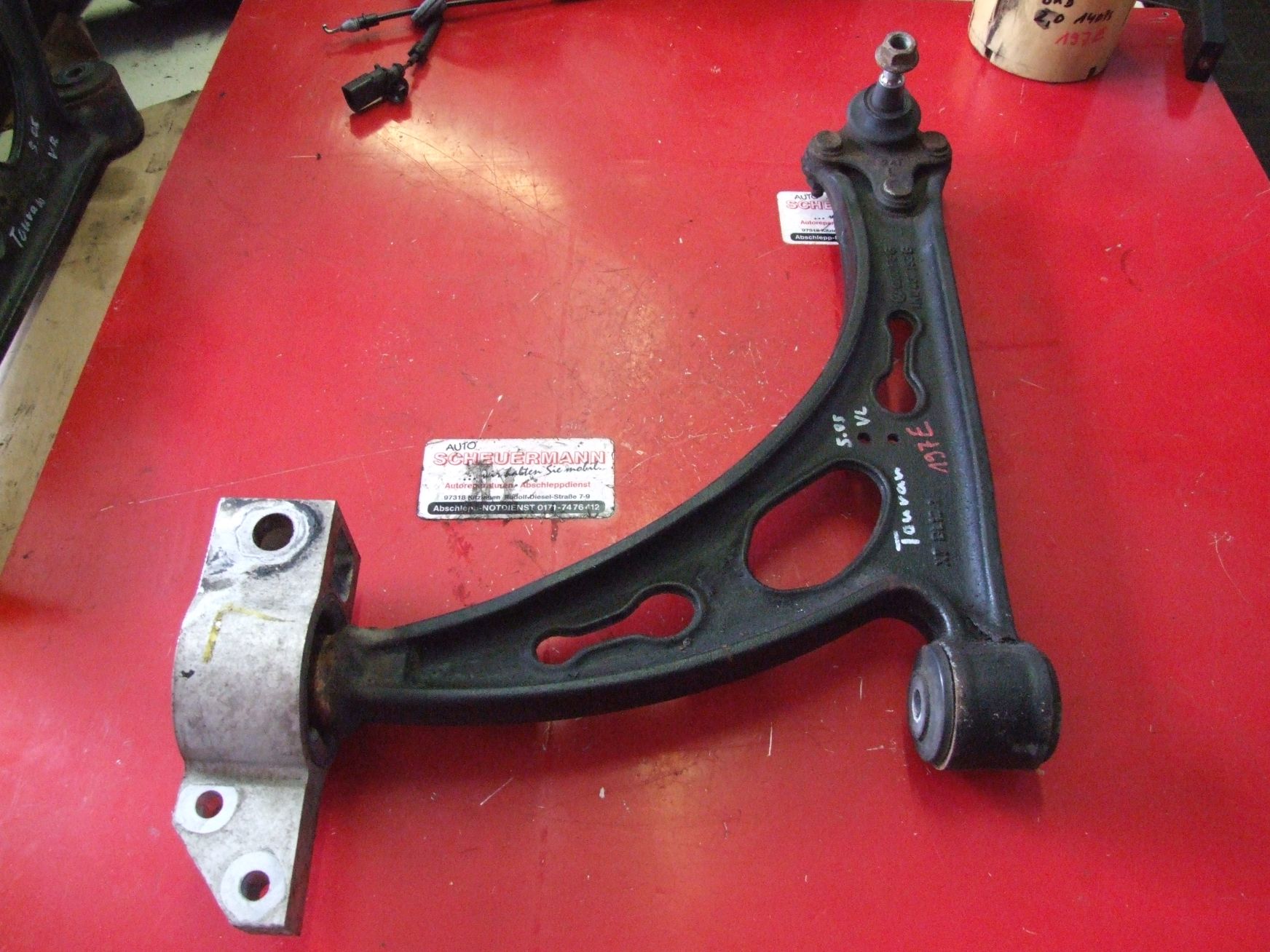 Querlenker aus VW Touran VAG / 1K0407153G (gebraucht)