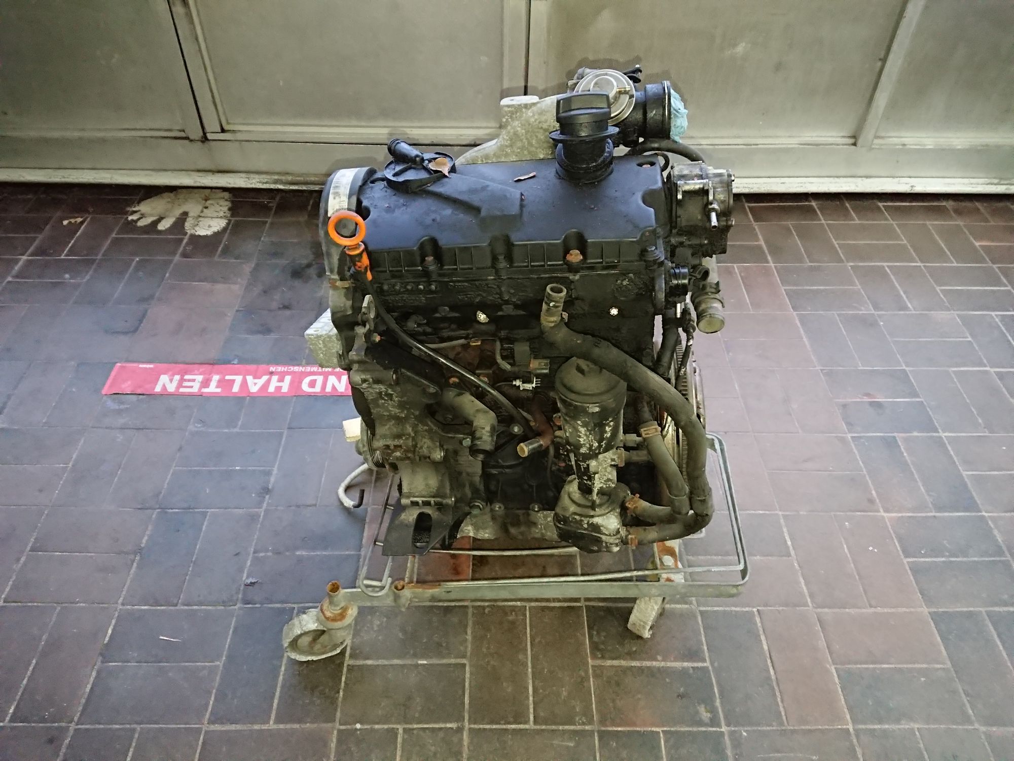 Motor aus VW T5 Code AXB VAG (gebraucht)