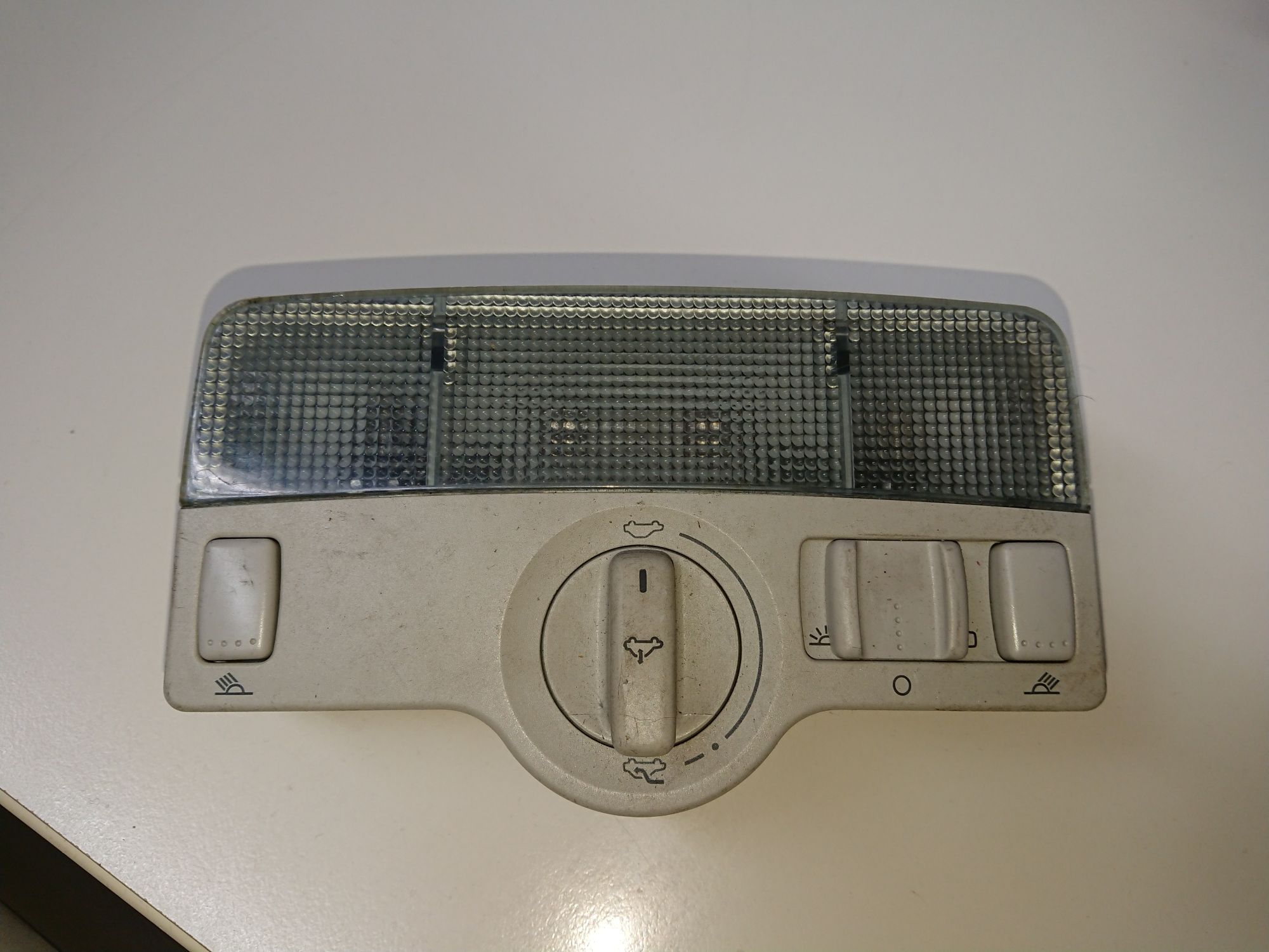 Innenleuchte aus VW Golf 4 VAG / 1J0947105 (gebraucht)