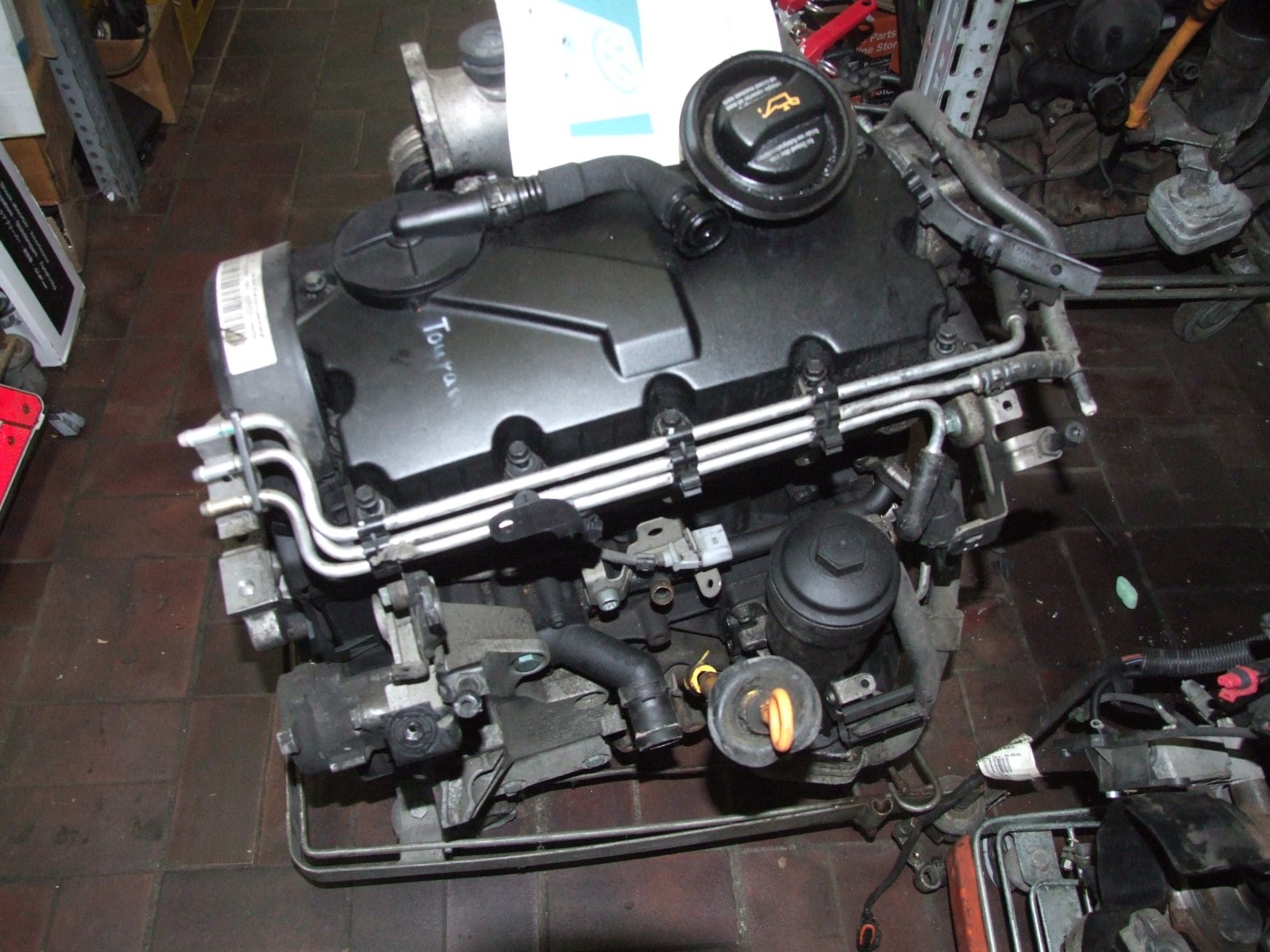 Motor aus VW Touran Code BKC VAG 03G100098X / 403452 (gebraucht)