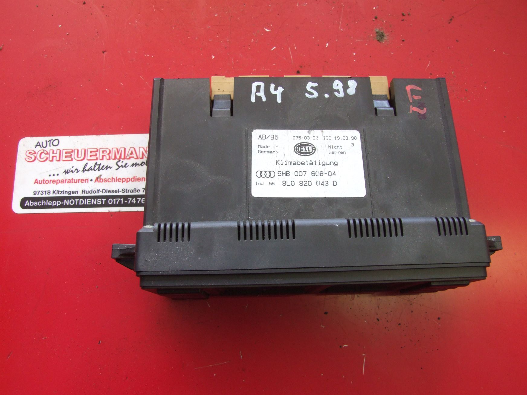 Klimabedienteil aus Audi A4 Hella / 8L0820043D (gebraucht)