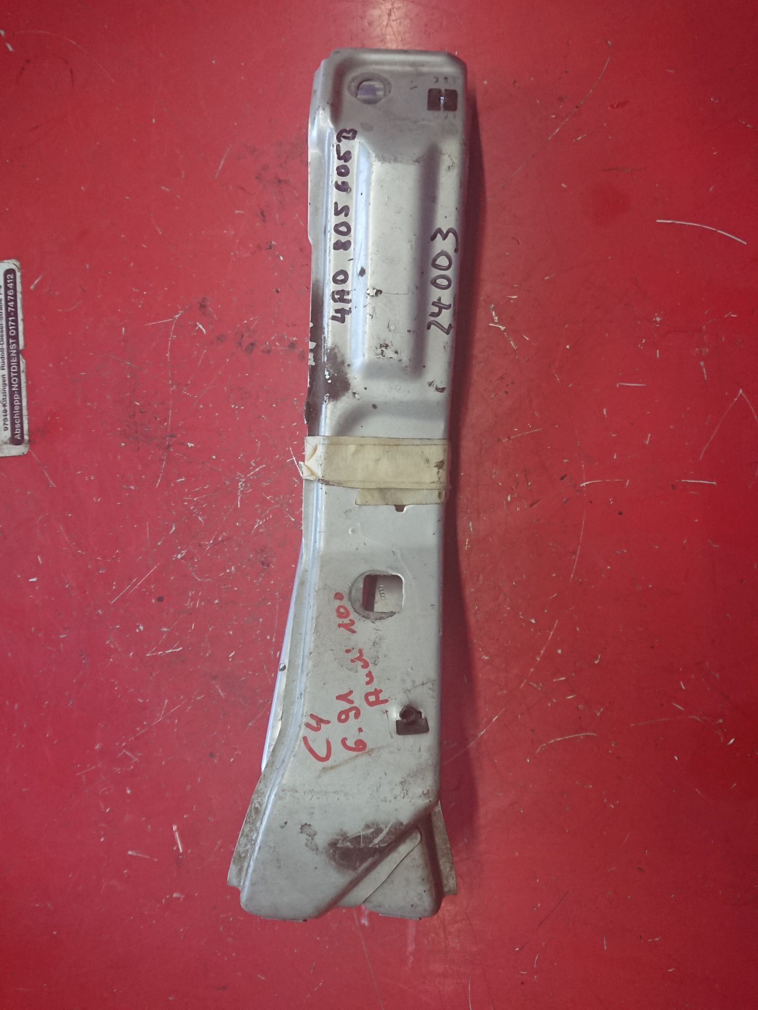 Scheinwerferrahmen aus Audi Audi 100 C4 VAG 4A0805606B / 4A0805605B (gebraucht)