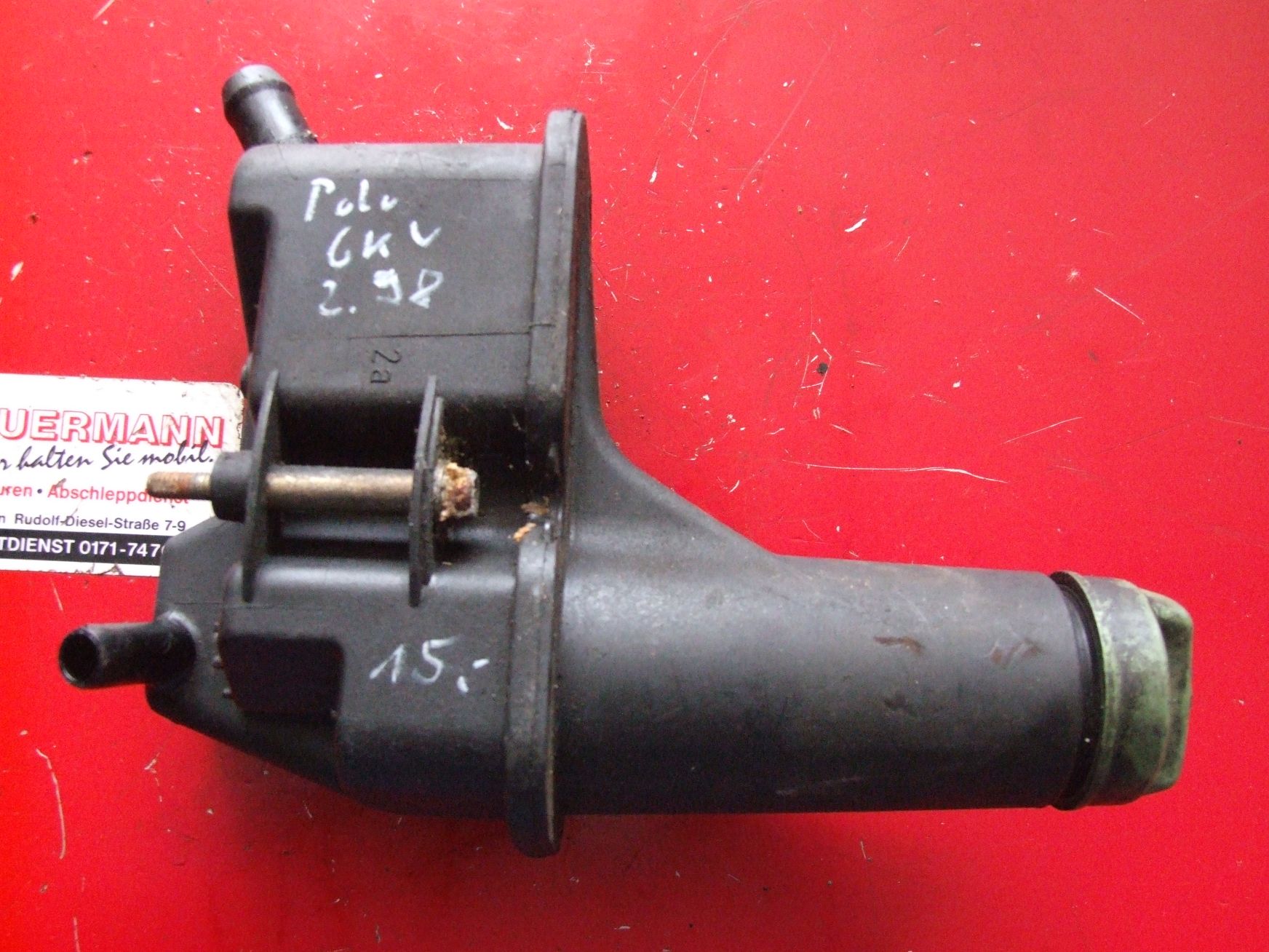 Servobehälter aus VW Polo 6KV / 1H0422371D (gebraucht)