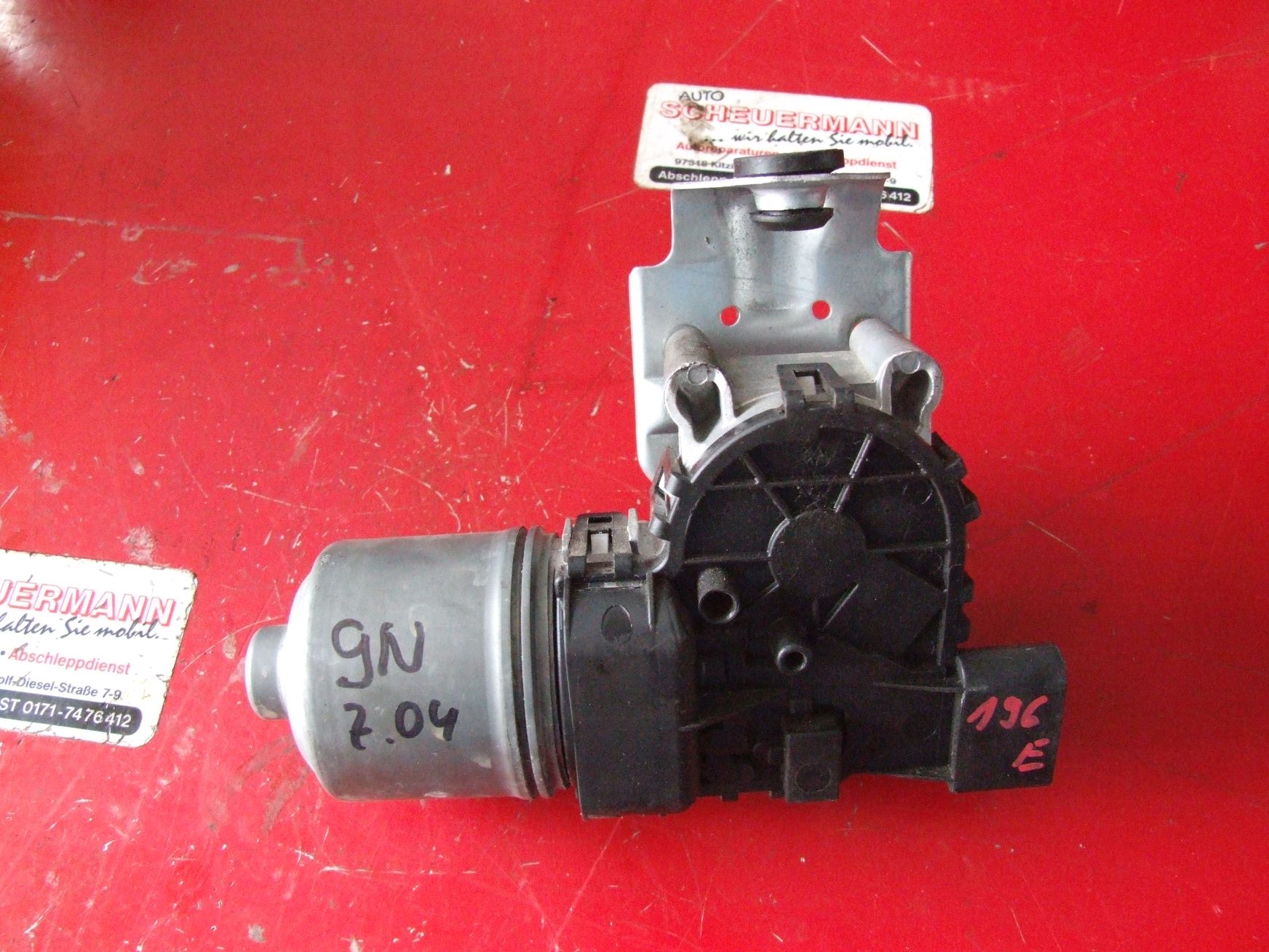 Wischermotor aus VW Polo 9N VEMO V10070010 / 6Q1955119A (gebraucht)