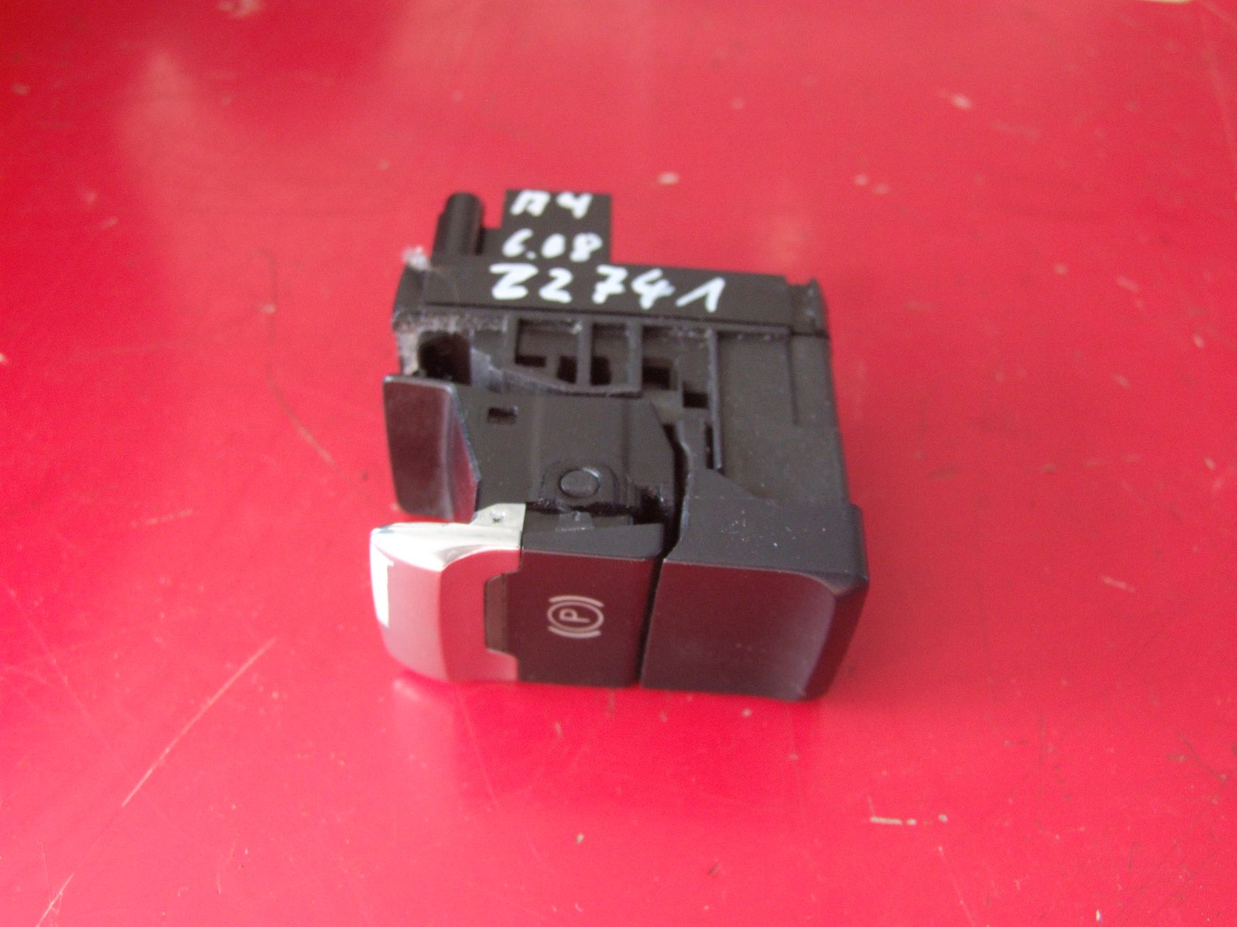 Schalter Handbremse aus Audi A4 Avant VAG / 8K1927225B (gebraucht)