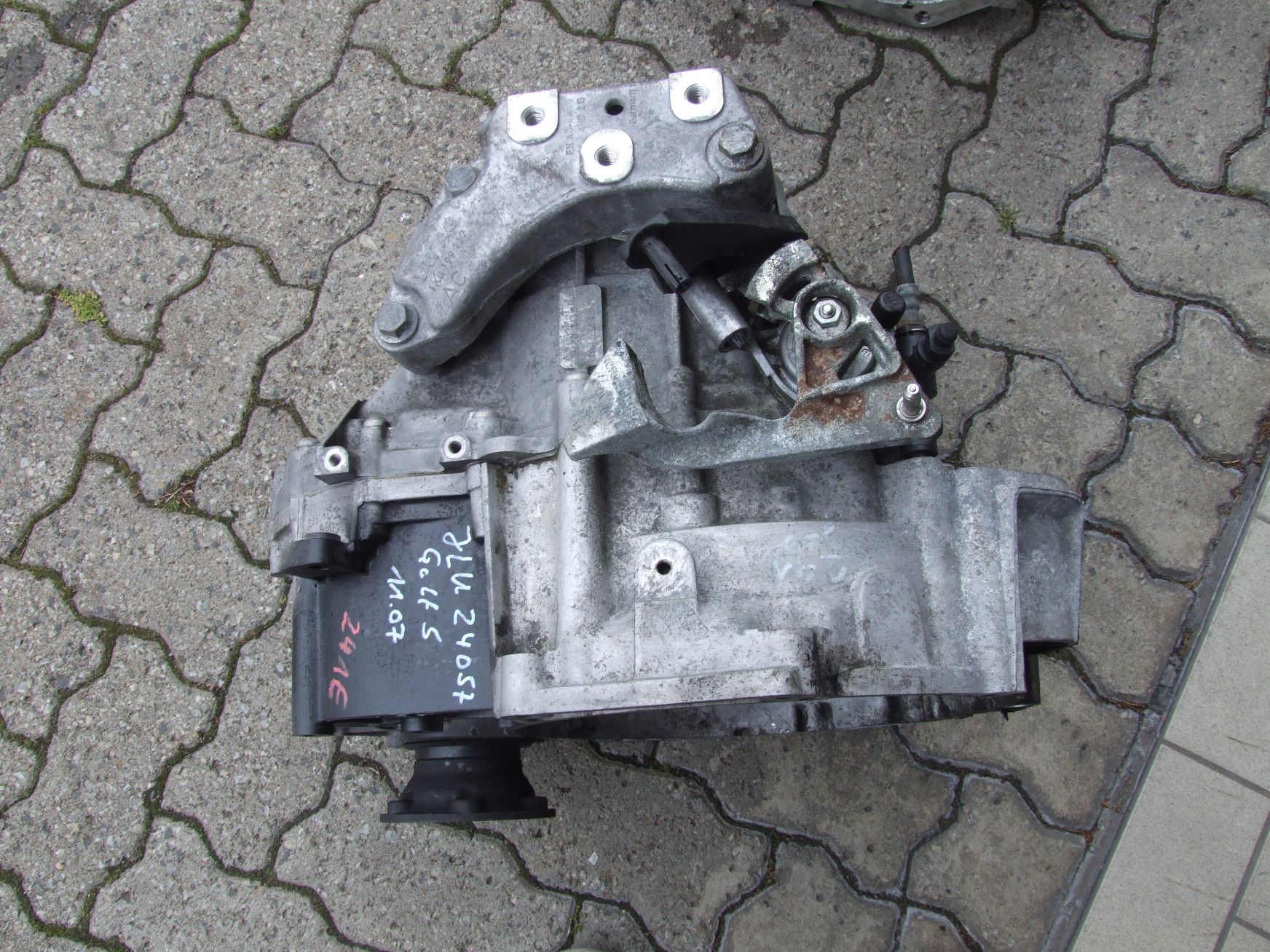 Getriebe aus VW Golf 5 Code JLU VAG / 02Q300042S (gebraucht)