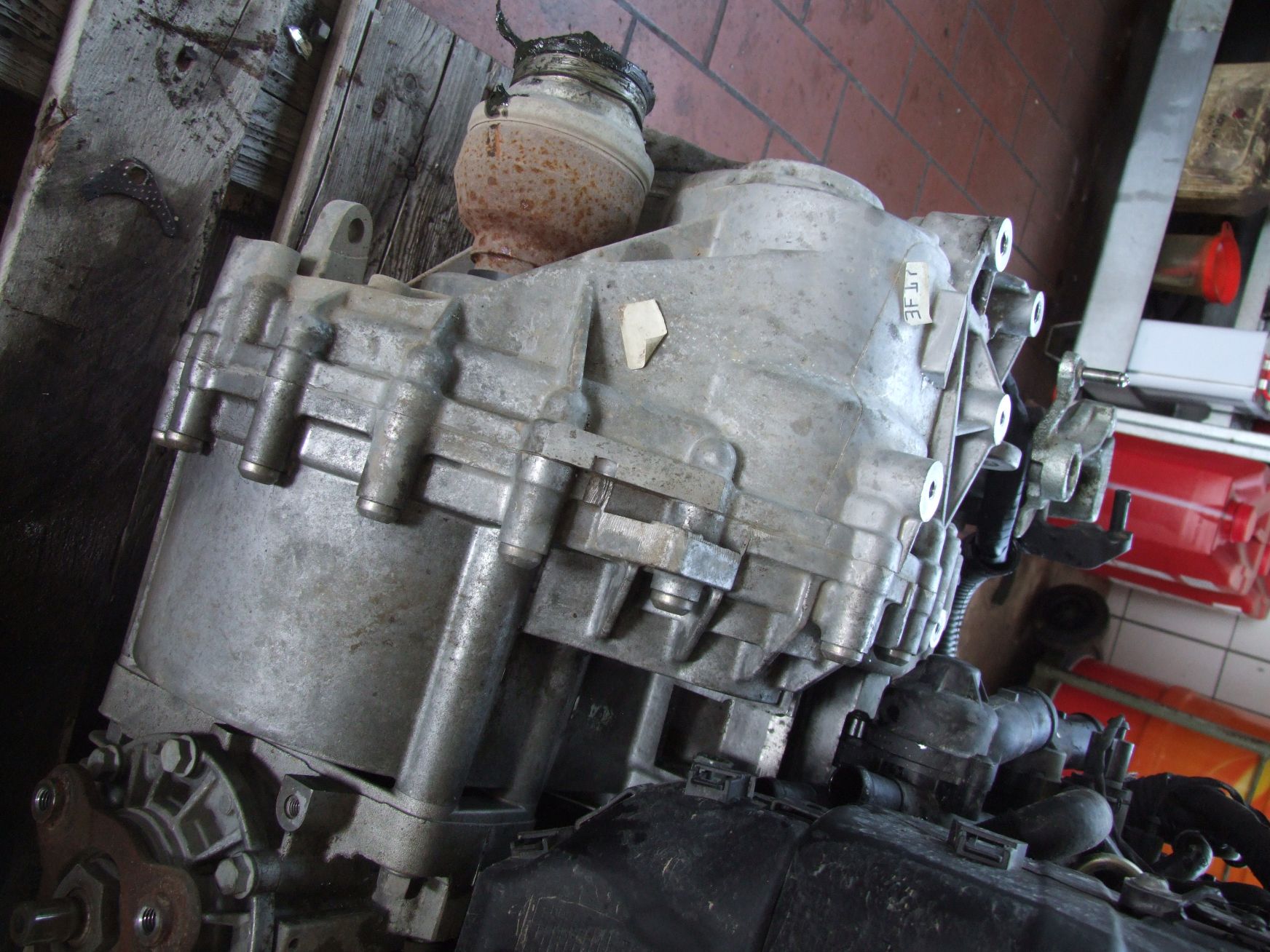 Getriebe aus VW Tiguan Code LMX VAG / 0A6300044Q (gebraucht)