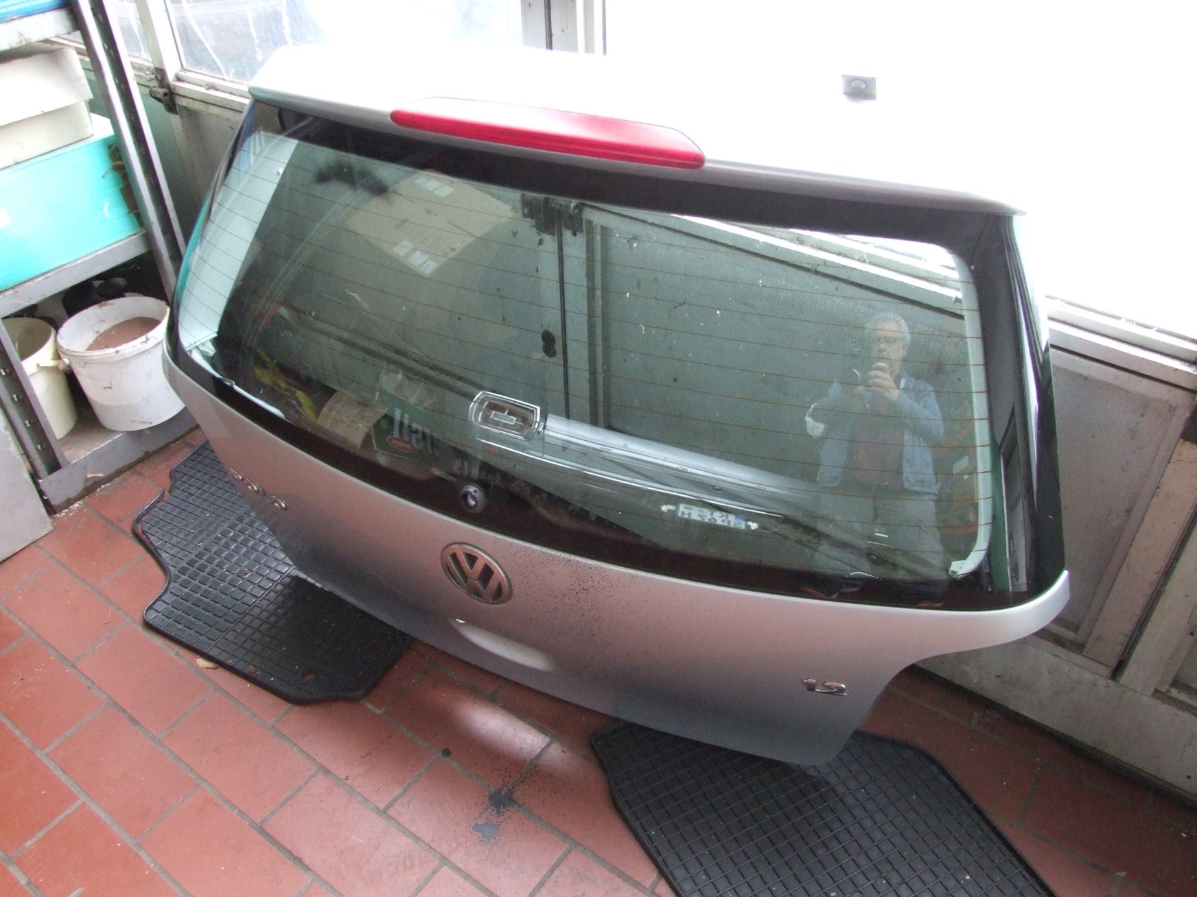 Heckklappe aus VW Polo 9N VAG / 6Q6827025S (gebraucht)