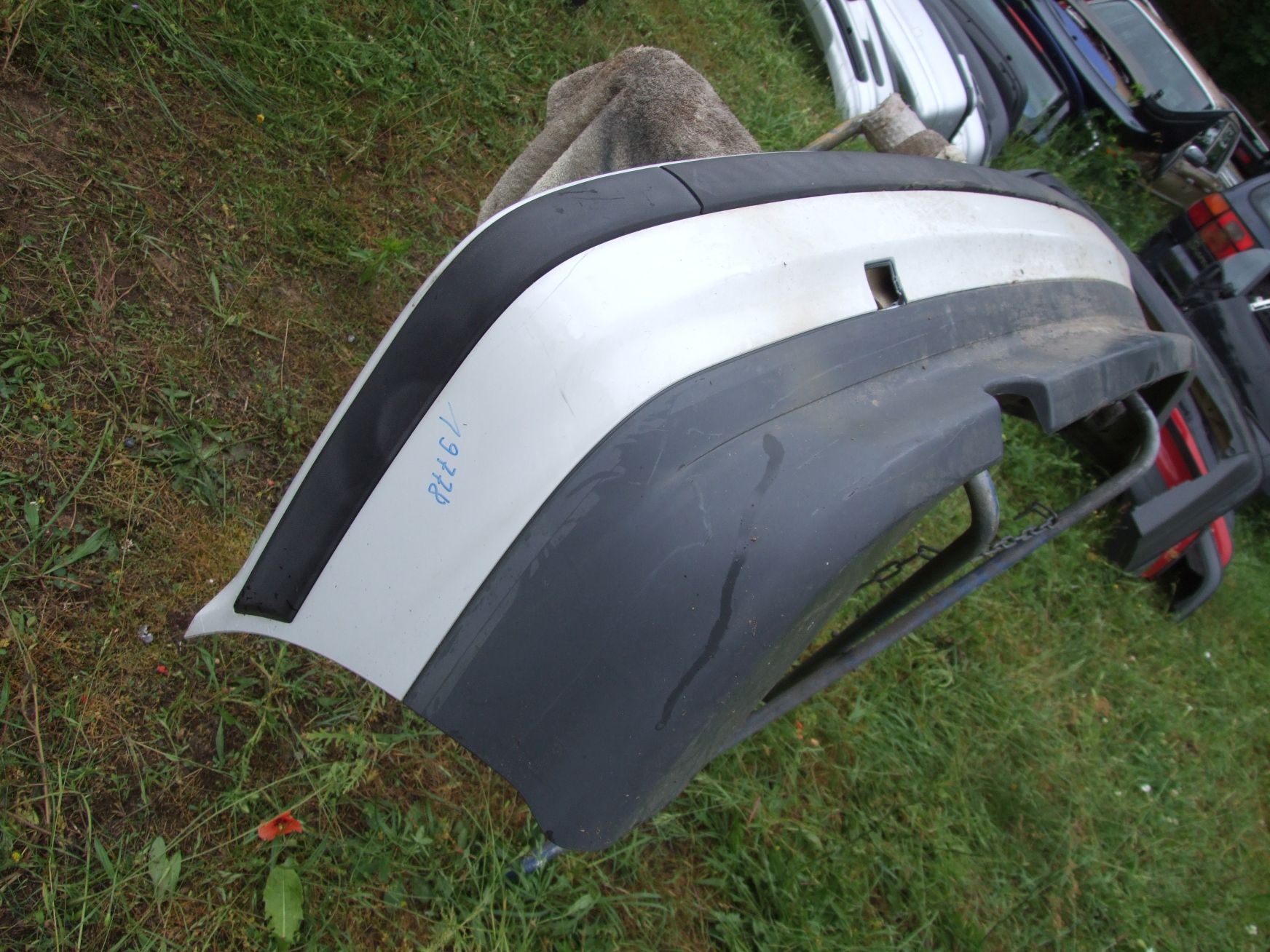 Stoßstange aus BMW E36 Compact BMW 8146089 / 51128146458 (gebraucht)