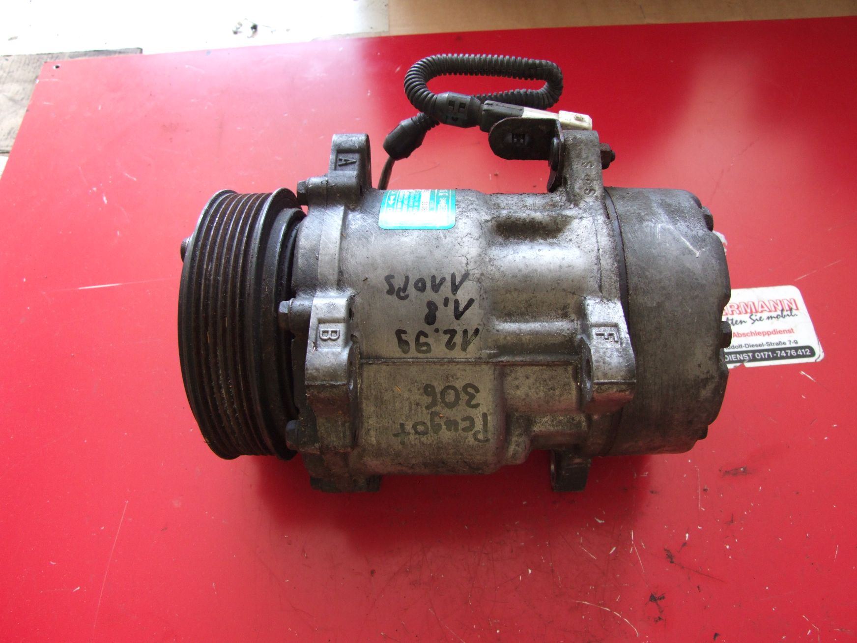 Klimakompressor aus Peugeot 306 Kombi Sanden / 9613260680 (gebraucht)