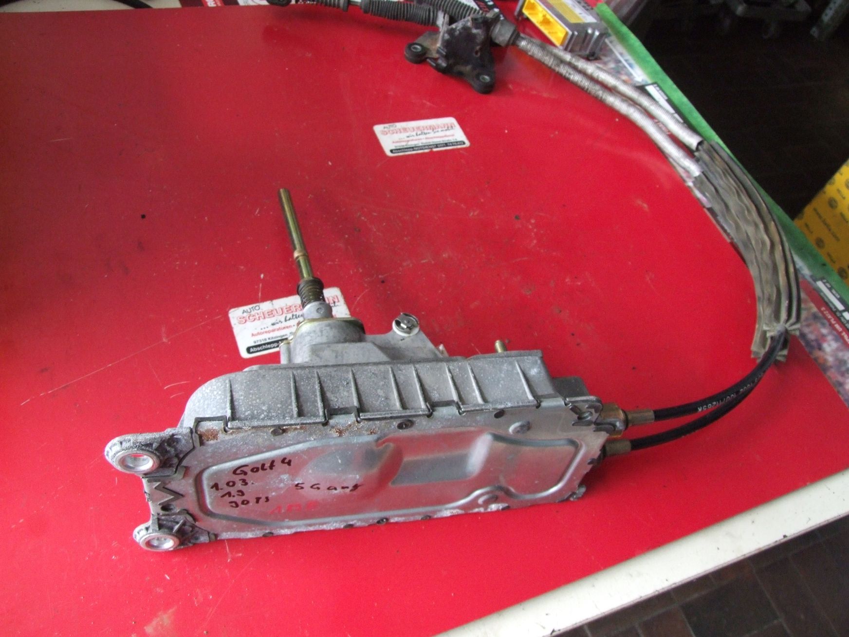 Schaltkulisse aus VW Golf 4 VAG 1J0711266E / 1J0711061C (gebraucht)