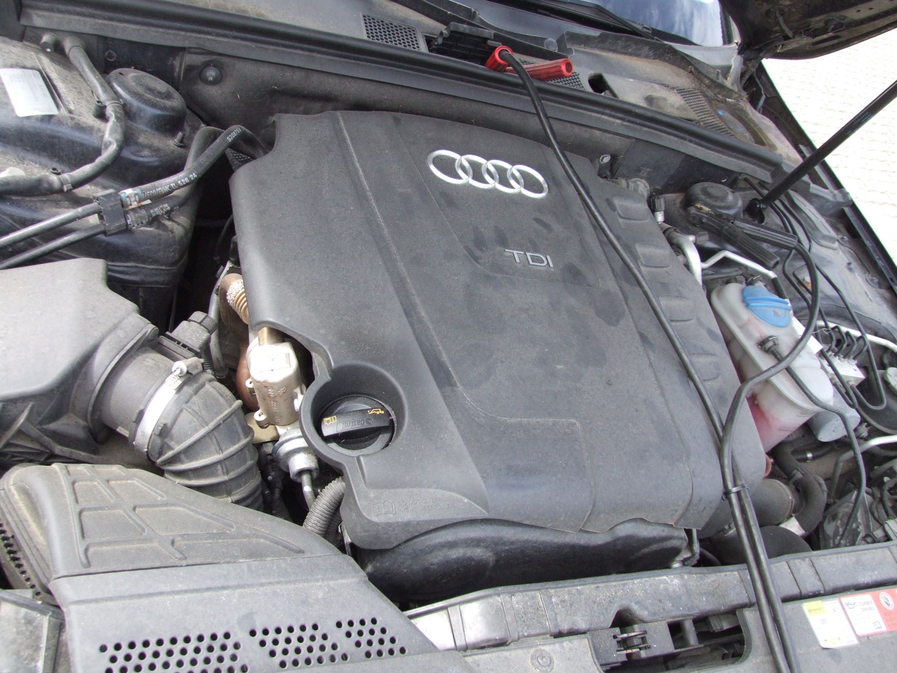 Motor aus Audi A4 Avant Code CAGA VAG / 03L100090AX (gebraucht)