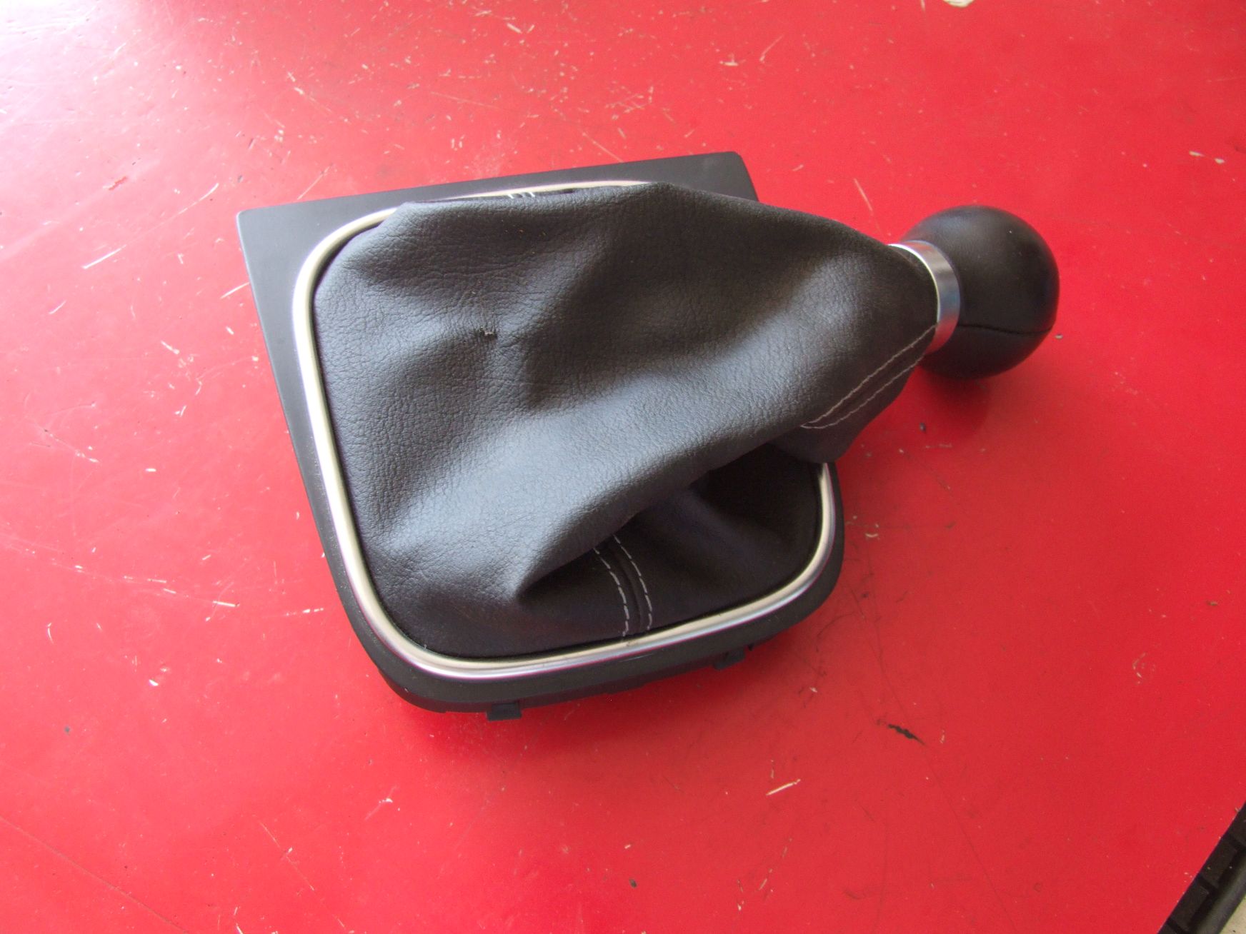 Schaltknauf mit Schaltsack aus VW Golf 6 VAG / 5K0711113UOV (gebraucht)