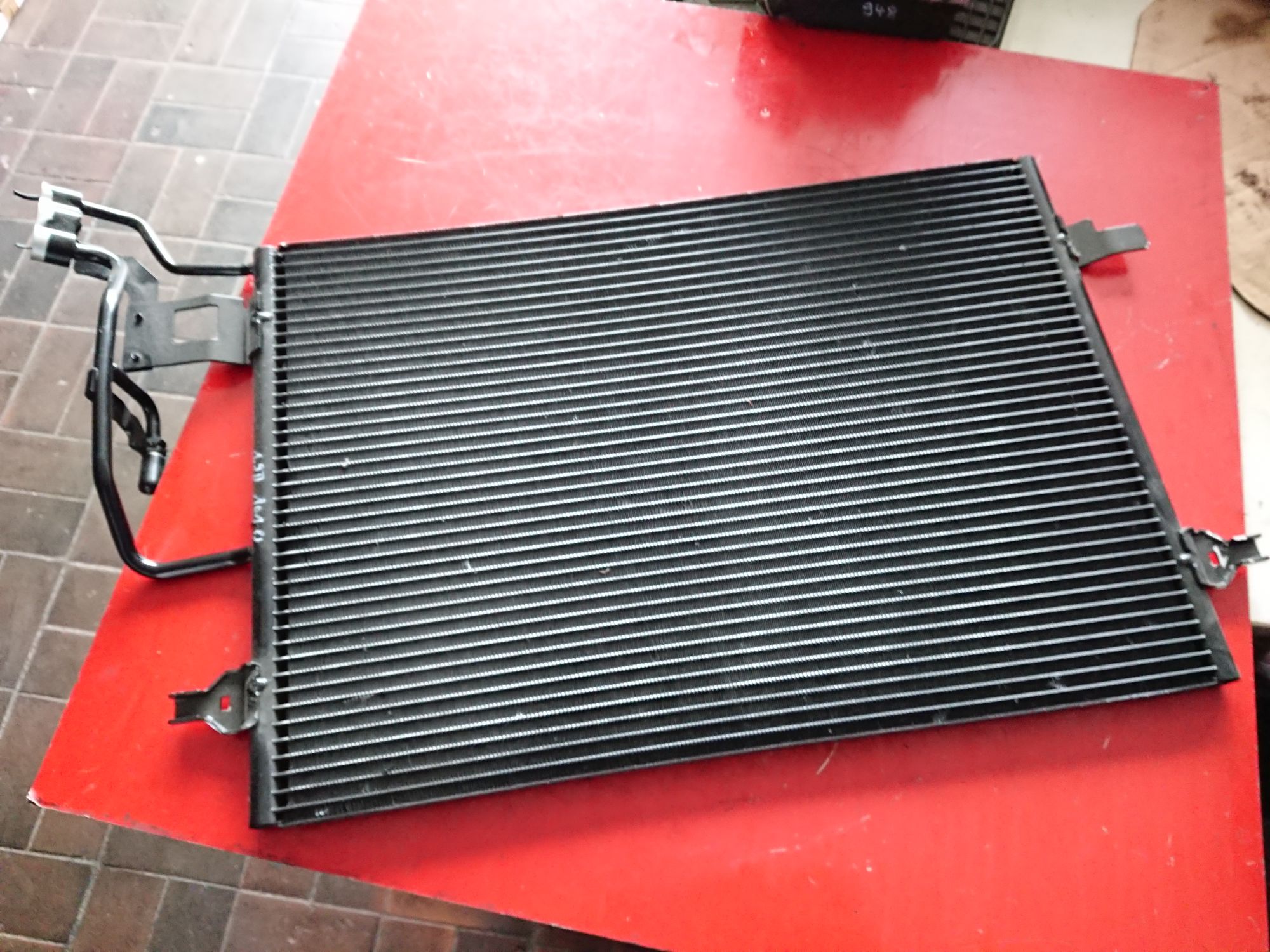 Klimakühler aus VW Passat 3B Hella 8FC351300391 / 3B0260401A (gebraucht)