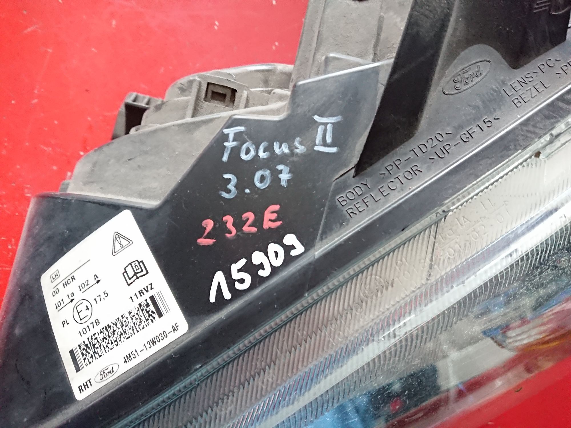 Scheinwerfer aus Ford Focus 2 Kombi Visteon / 4M5113W030AF (gebraucht)