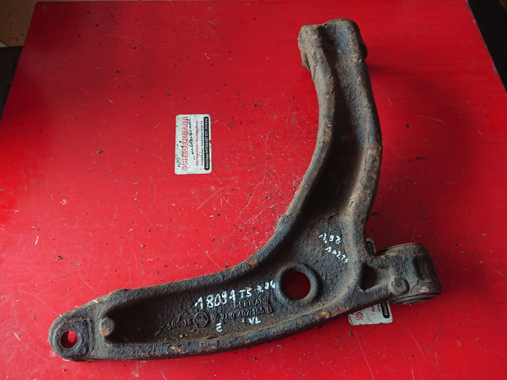 Querlenker aus VW T5 VAG 7H0407165B / 7H0407151E (gebraucht)