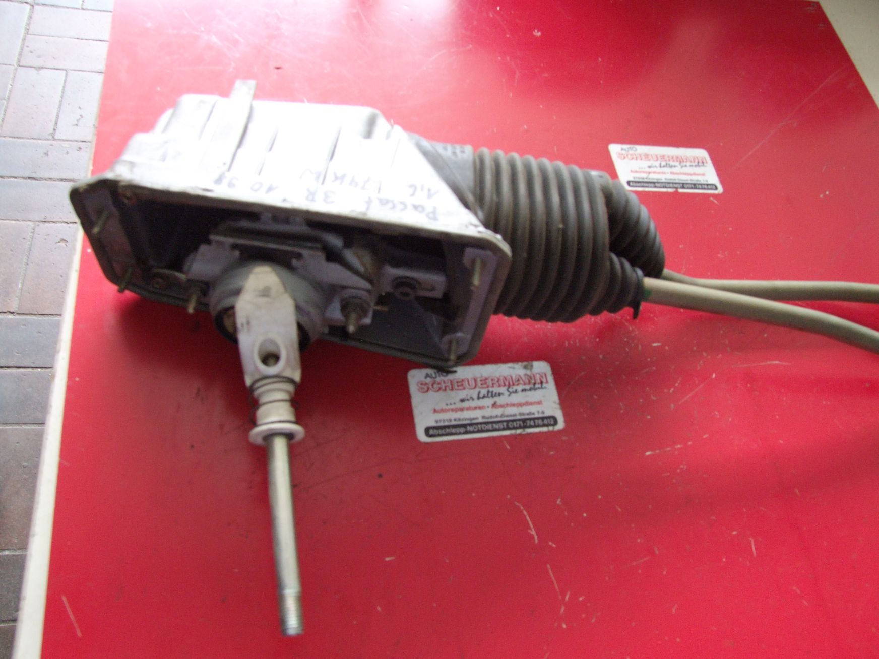 Schaltkulisse aus VW Passat 3B VAG / 4B0711025 (gebraucht)