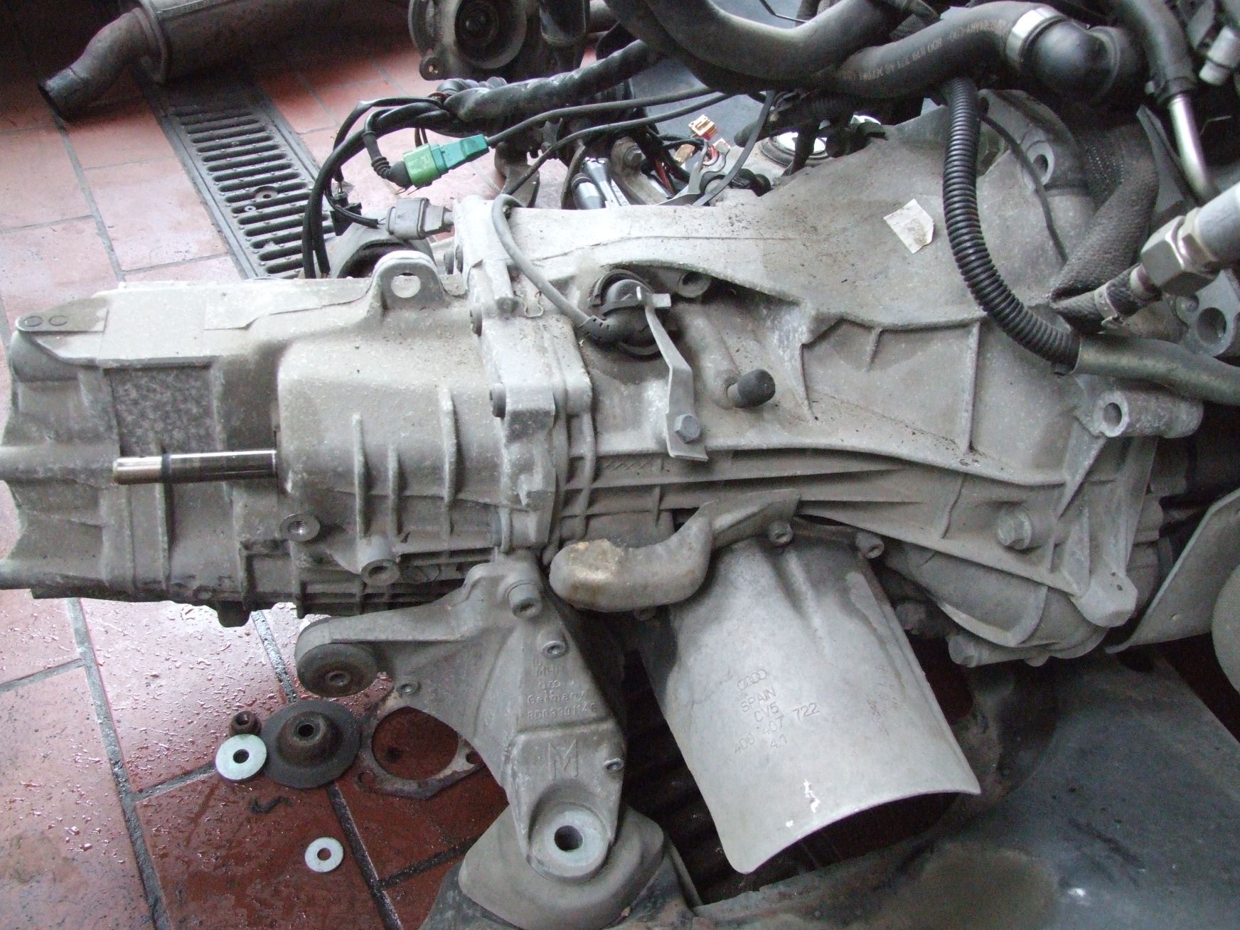 Getriebe aus Audi A4 Code DVP 14070 VAG 012301103AD / 012301211AC (gebraucht)