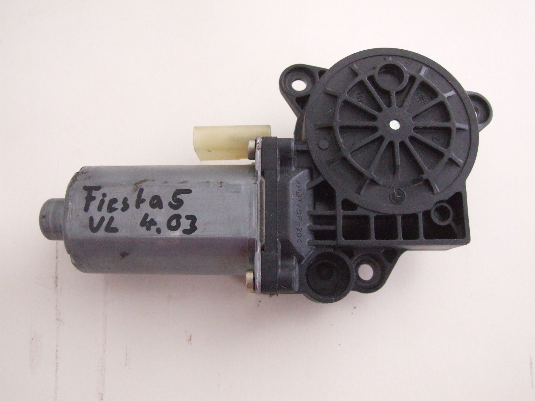 Fensterhebermotor aus Ford Fiesta 5 Bosch / 0130821938 (gebraucht)