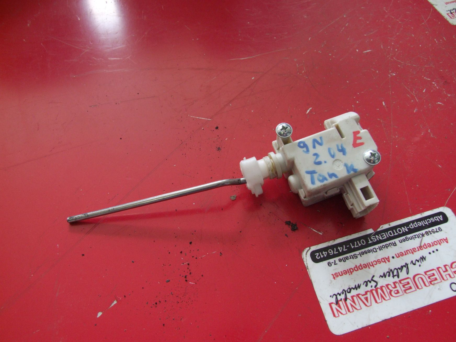 Stellmotor Tankdeckel aus VW Polo 9N VAG / 6Q6810773B (gebraucht)
