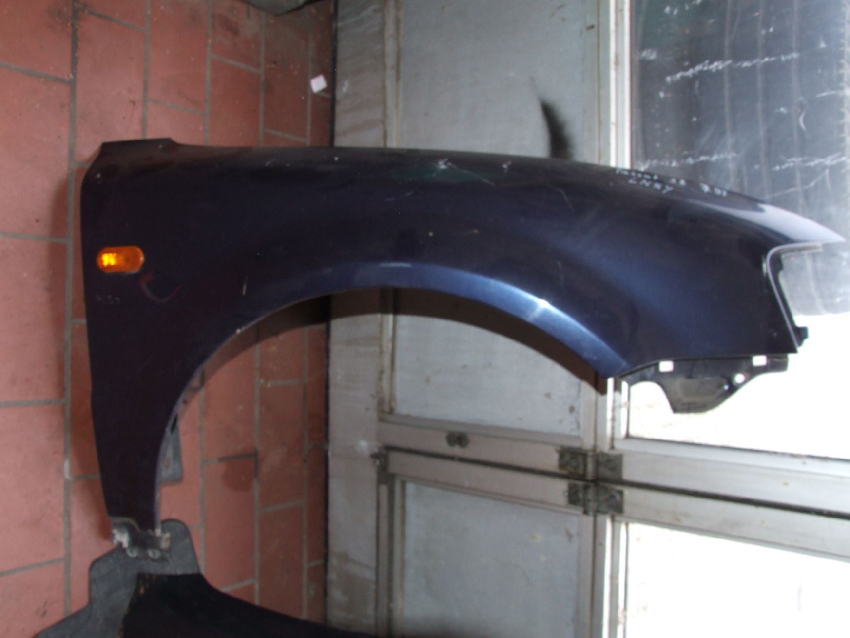 Kotflügel aus VW Passat 3B VAG / 3B0821106C (gebraucht)