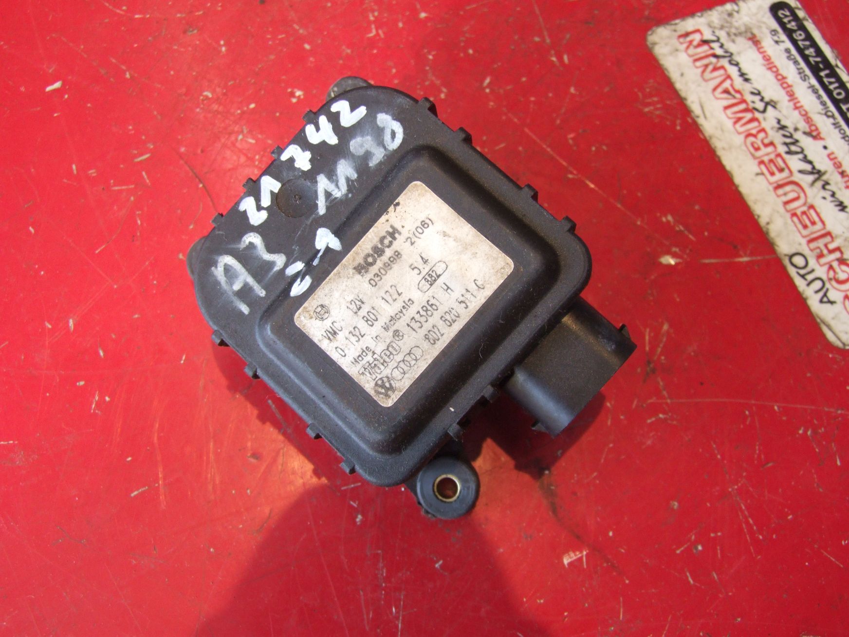 Stellmotor Heizung aus Audi A3 Bosch 0132801122 / 8D2820511C (gebraucht)