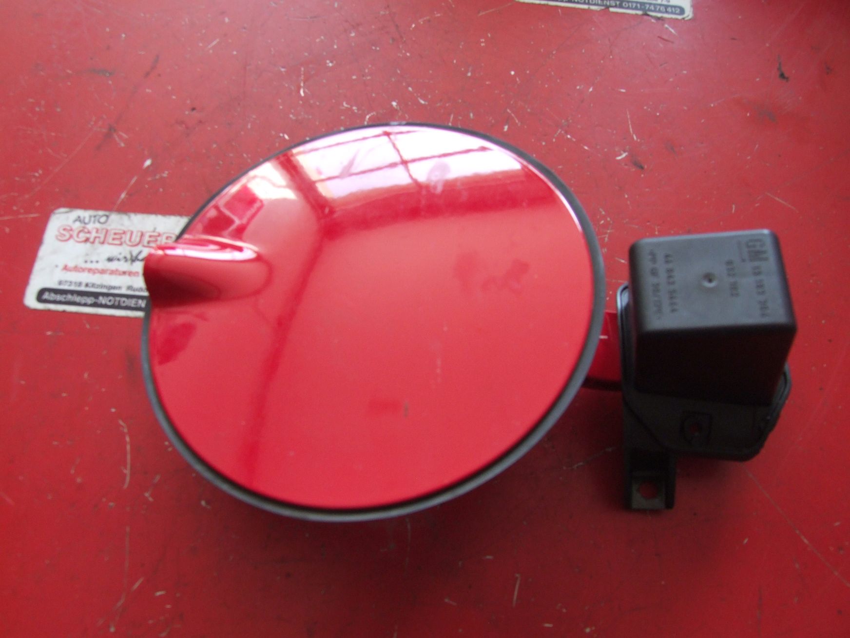 Tankdeckel aus OPEL Corsa E GM 13183306 / 13427916 (gebraucht)