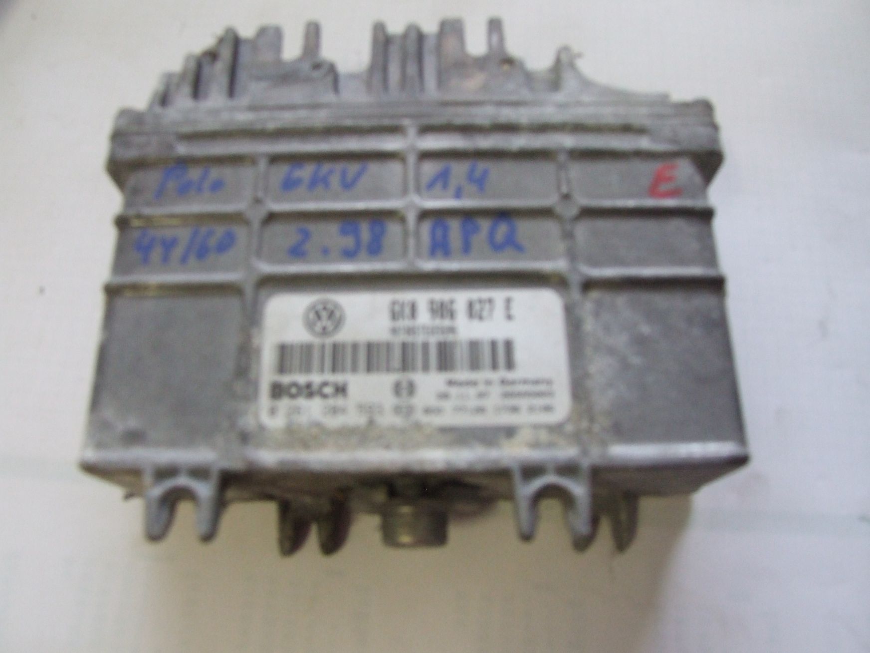 Steuergerät aus VW Polo 6KV Variant BOSCH 0261204593 / 6K0906027E (gebraucht)