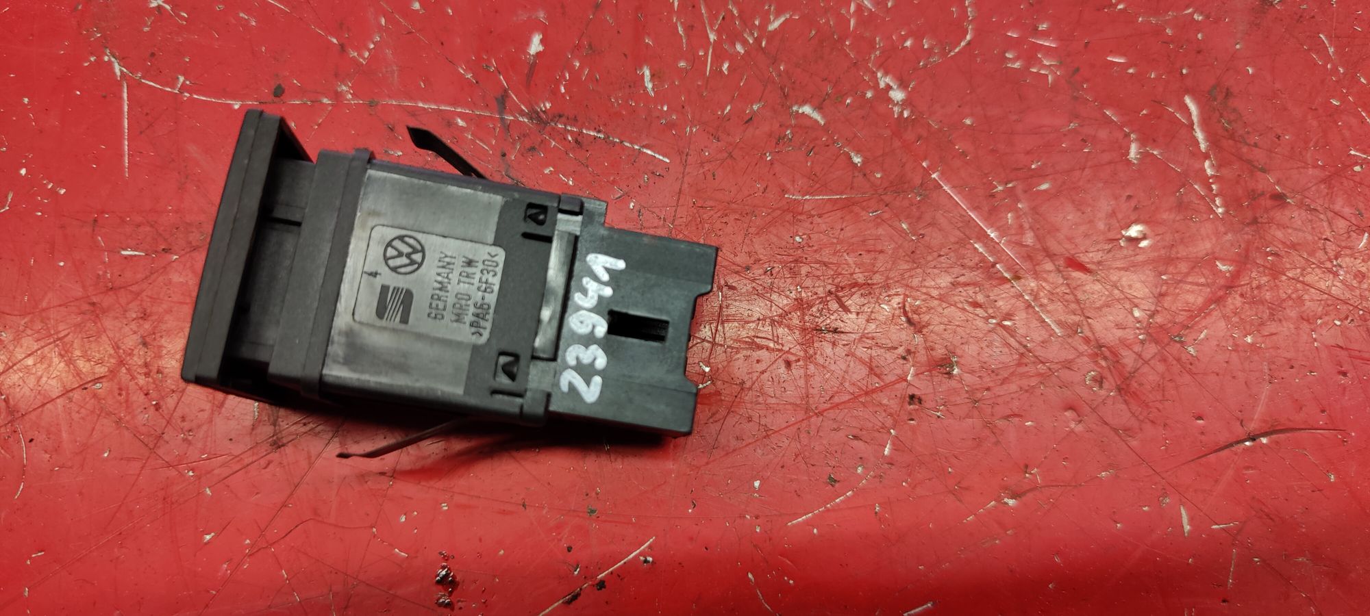 Schalter Heckscheibe aus VW T5 VAG / 7E0959621 (gebraucht)