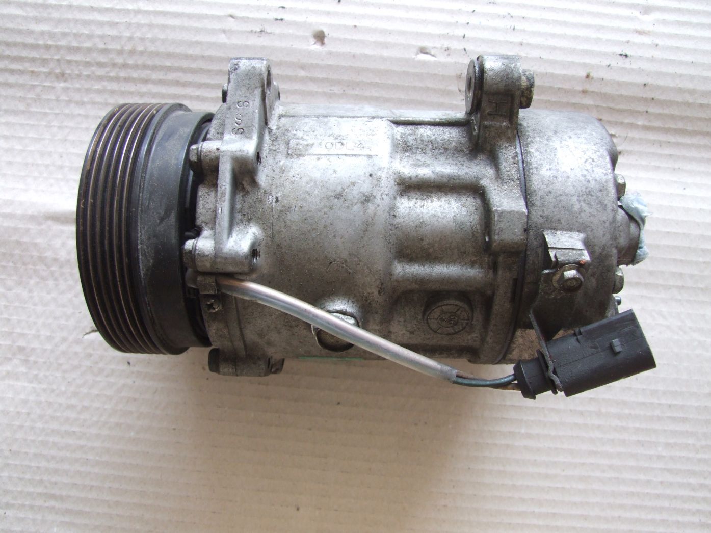 Klimakompressor aus VW T5 Sanden 8880100184 / 7H0820803D (gebraucht)